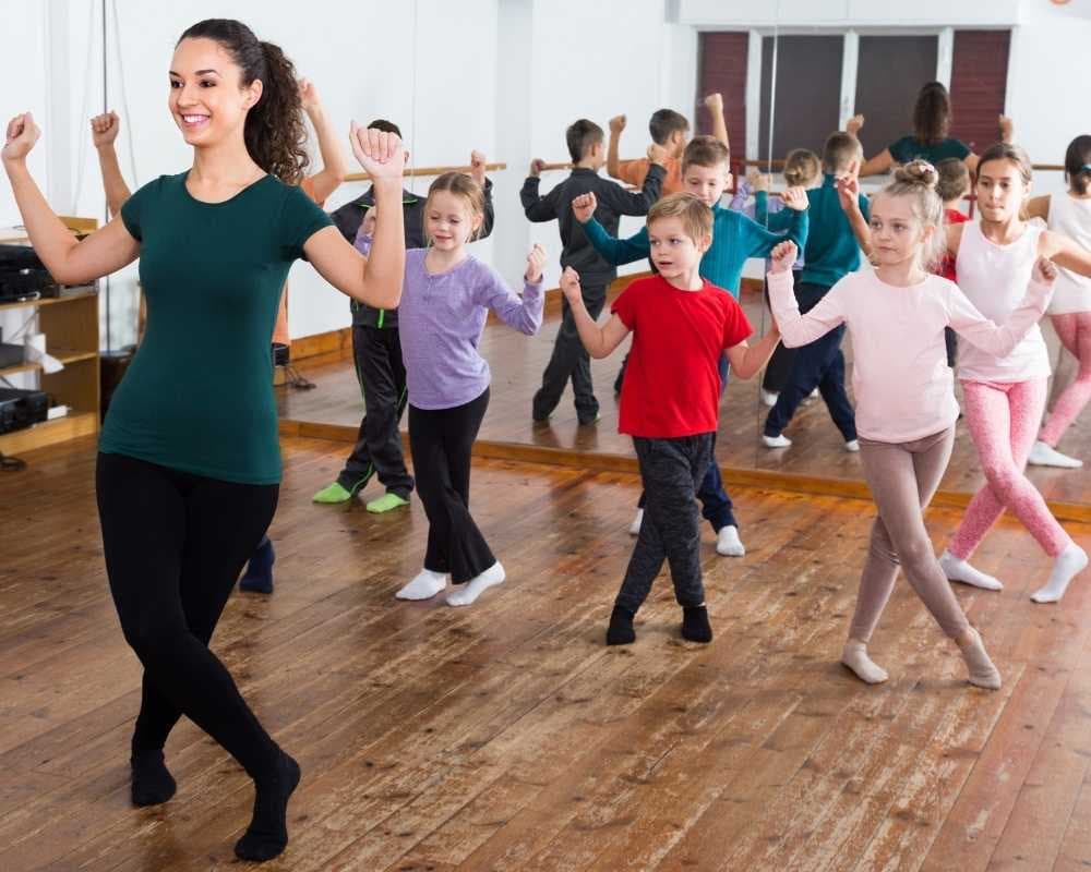 Logo DK STUDIO DE DANÇA