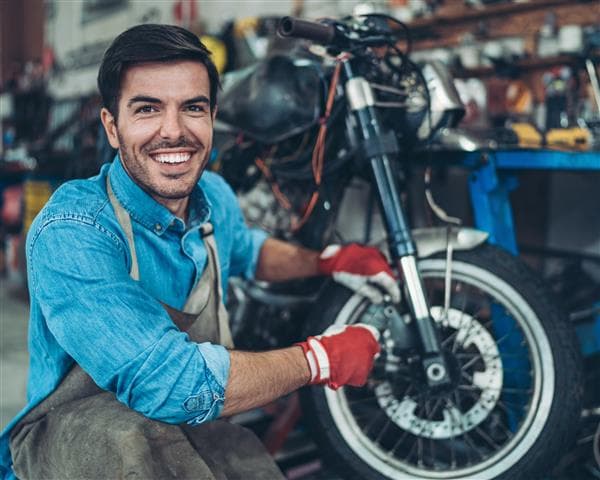 MANUTENÇÃO E REPARAÇÃO MOTO