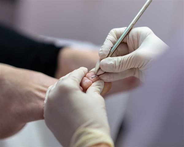 MANICURE E PEDICURE-DANIELE ALMEIDA MACHADO