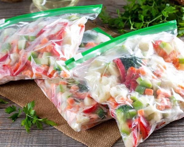 ALIMENTOS E BEBIDAS